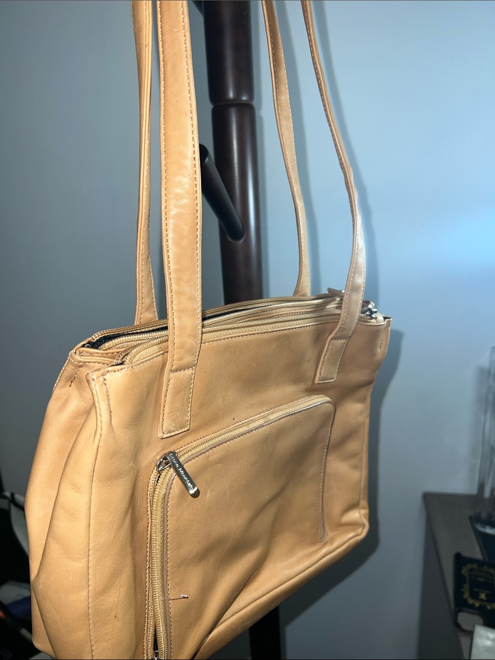 Stone Mountain Accessories Tan Leather Shoulder Bag